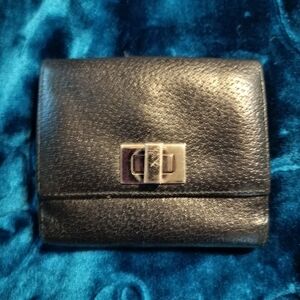 Gucci unisex leather turnlock wallet